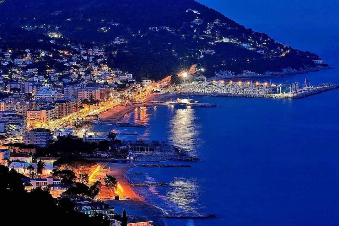 Appartamento Frontemare Marina dʼMarina dʼAndora Exteriör bild