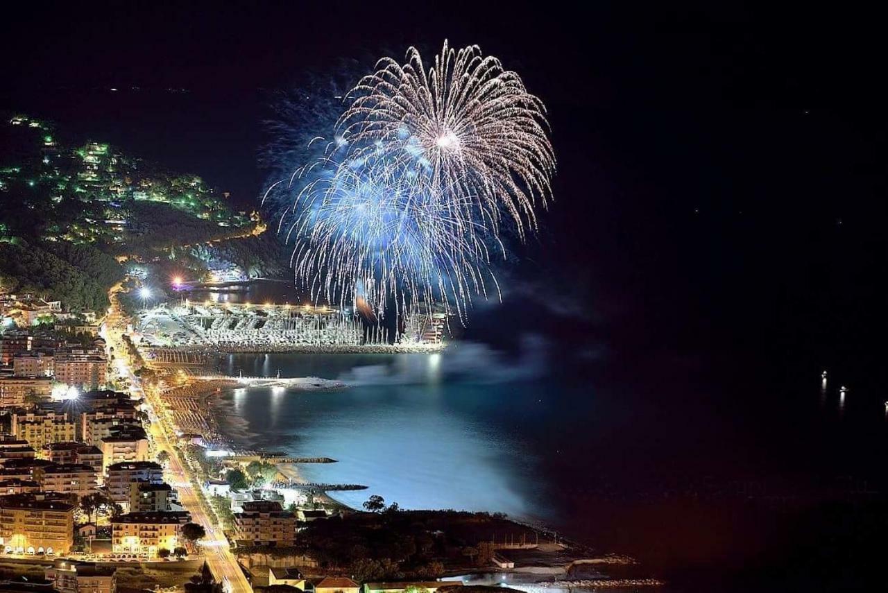 Appartamento Frontemare Marina dʼMarina dʼAndora Exteriör bild